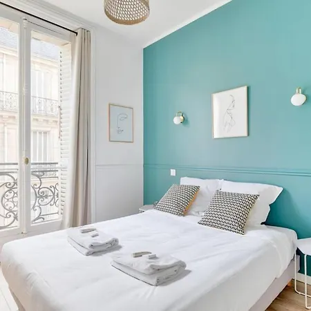 Cocooning Near Champs-elysee *